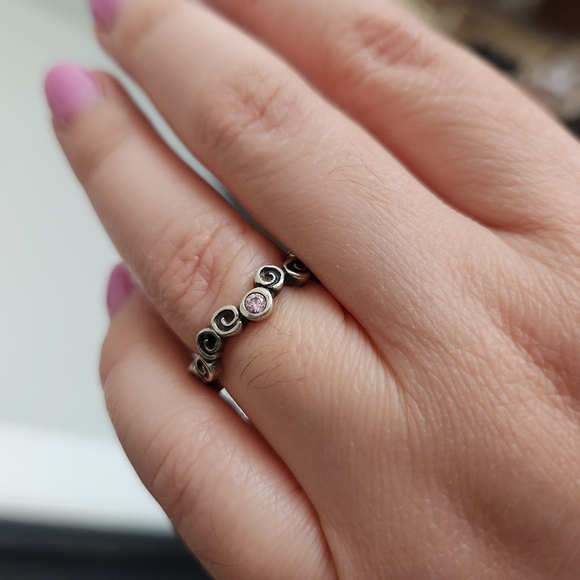 Elegant Silver Swirl Ring with Crystal Accent - Picture 2 of 5